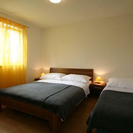 Apartments Hodzic Šilo Buitenkant foto