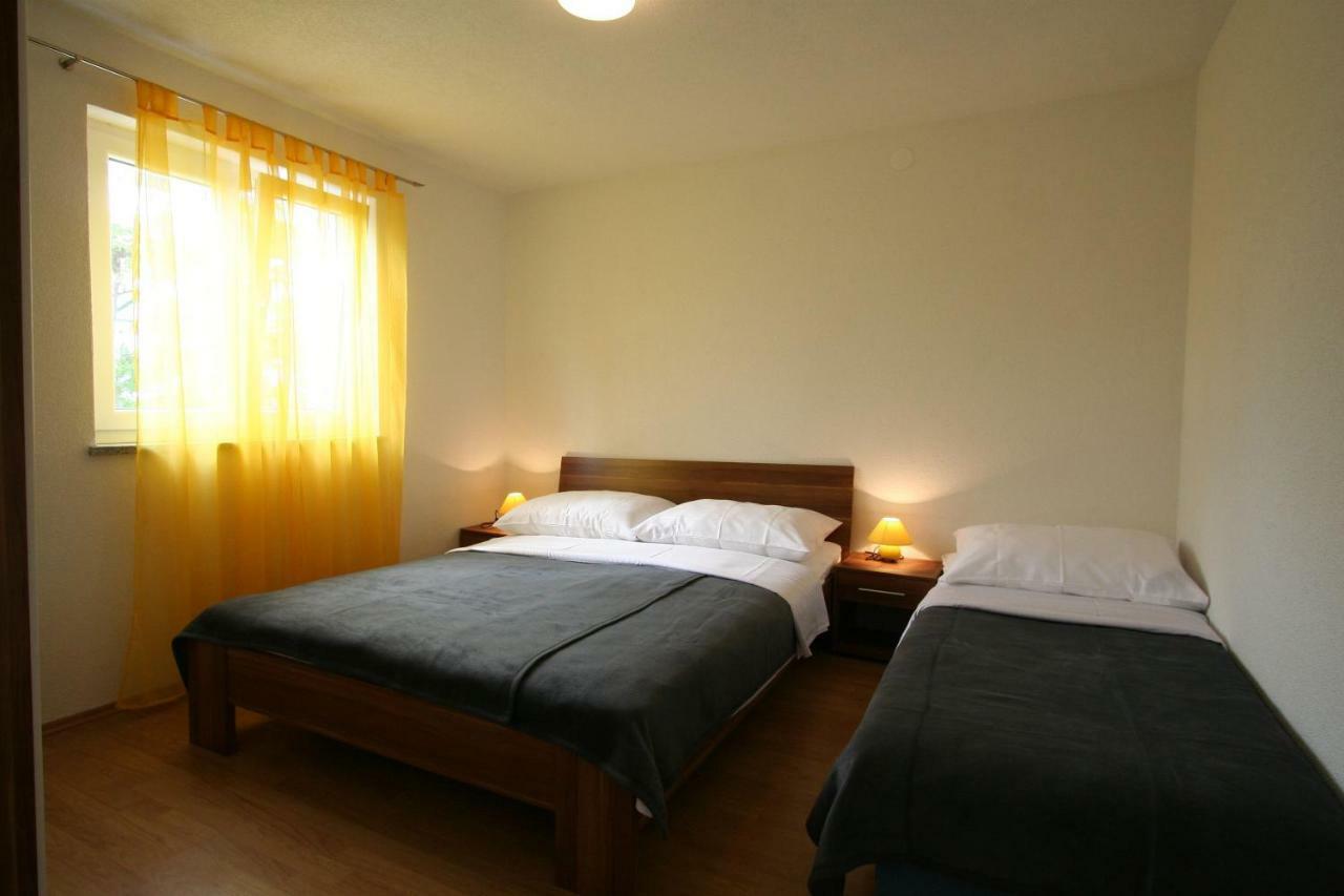 Apartments Hodzic Šilo Buitenkant foto