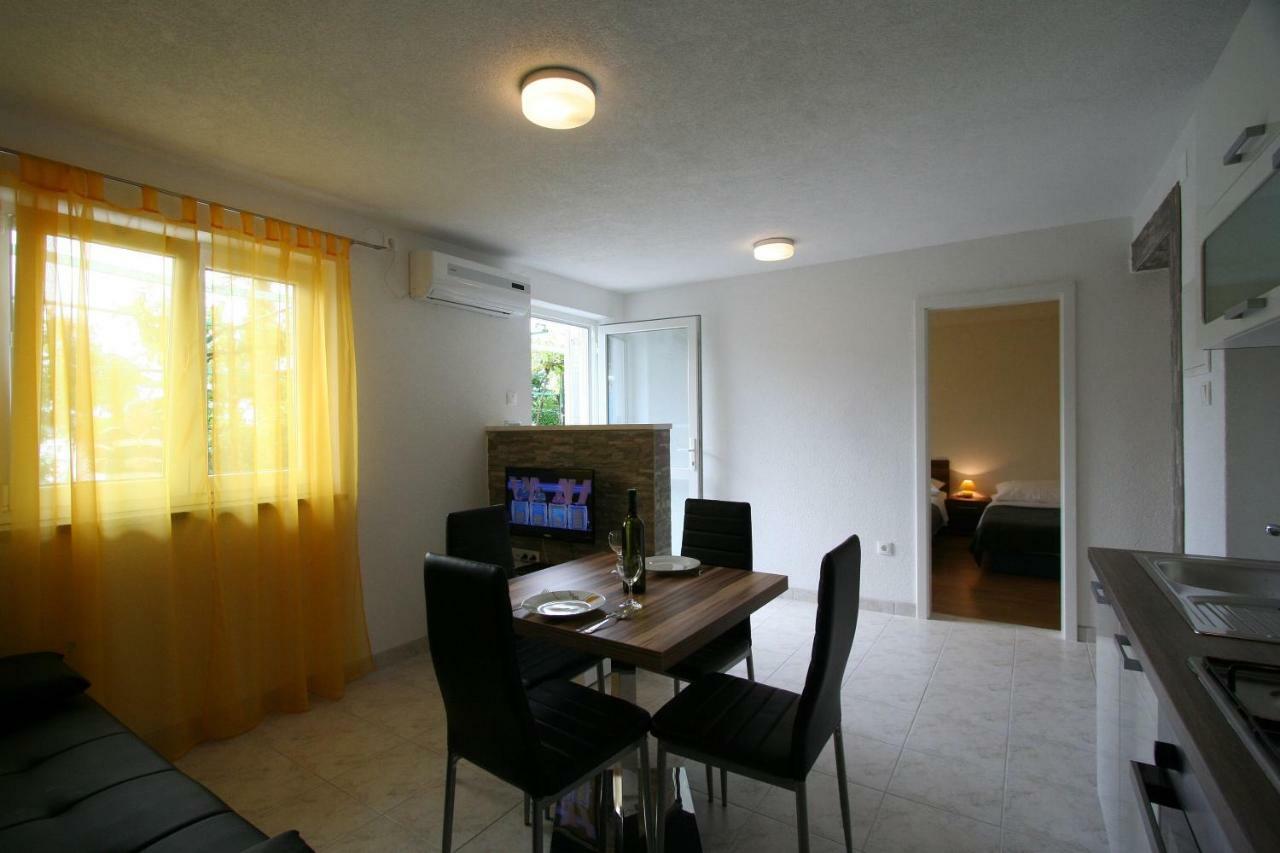 Apartments Hodzic Šilo Buitenkant foto